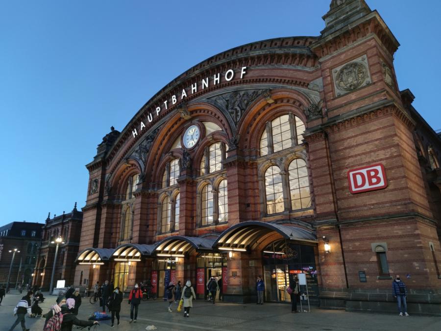 Bahn-Sabotage schreckt Berliner Politik auf - Züge fahren wieder