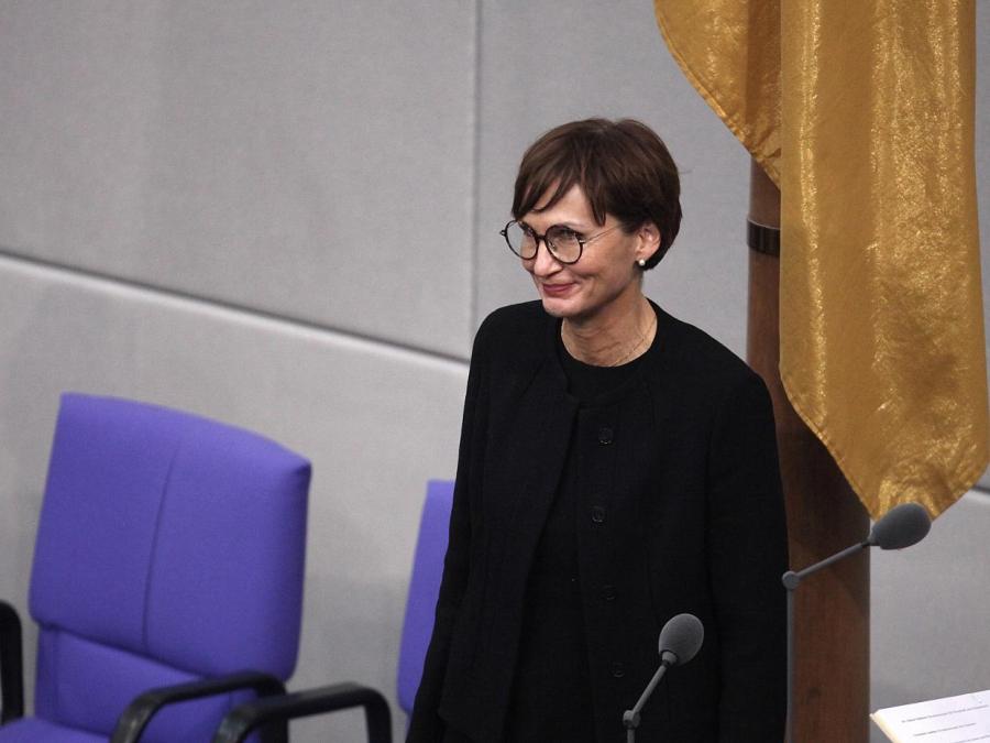 Bildungsministerin verspricht Kiew Hilfe für Schulen