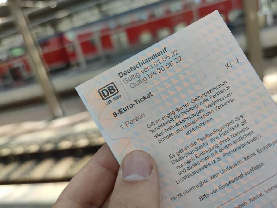 Bericht: Bund plant nach Neun-Euro-Ticket mit Klima-Ticket