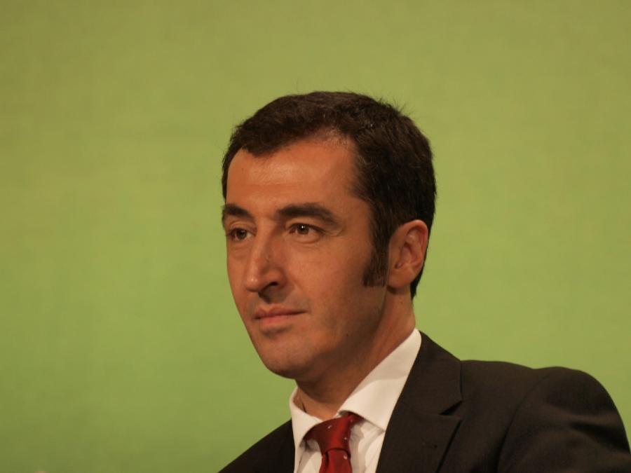 Grünen-Chef Özdemir relativiert Ergebnis des türkischen Referendums