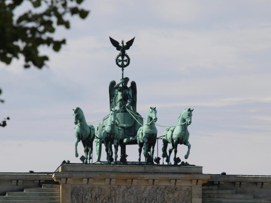 Klimaaktivisten besetzen Platz vor Brandenburger Tor