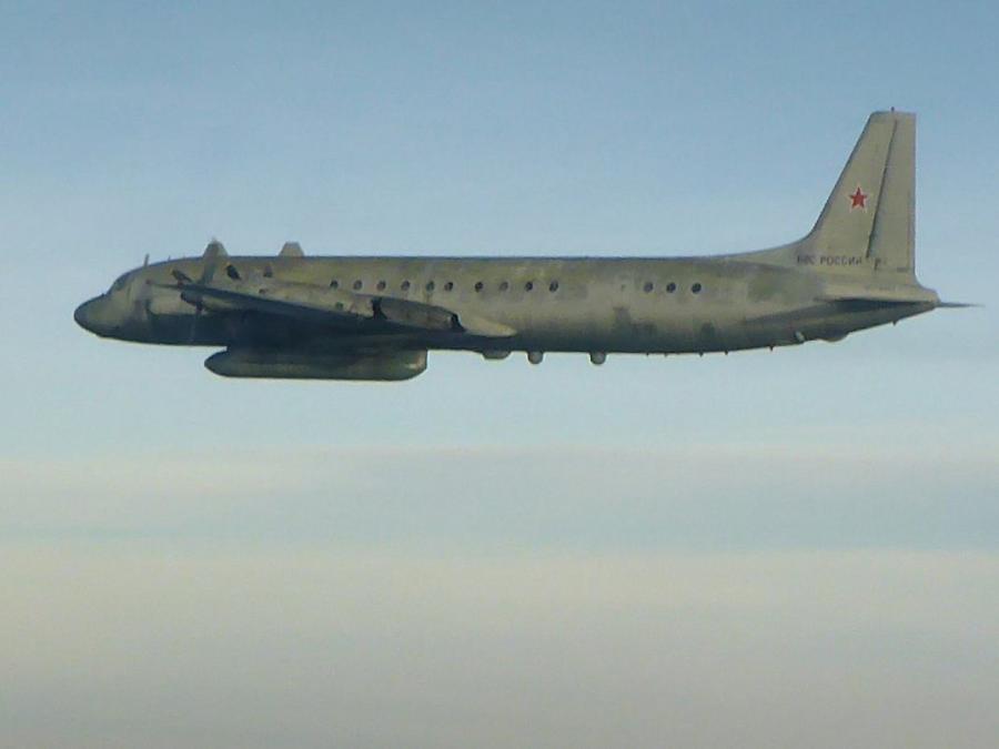 Luftwaffe fotografiert drei russische Militärflugzeuge über Ostsee