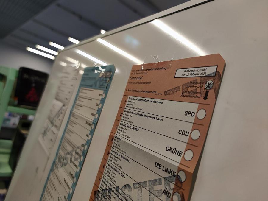 Panne in Berlin - ungezählte Briefwahlstimmen entdeckt