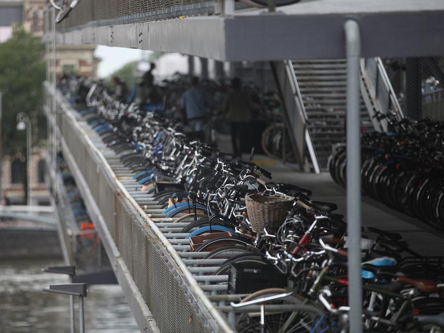 Wissing will für 110 Millionen Euro Fahrradparkhäuser an Bahnhöfen