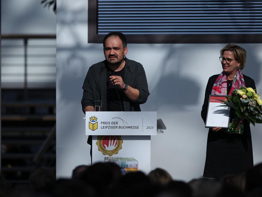 Dinçer Güçyeter gewinnt Preis der Leipziger Buchmesse