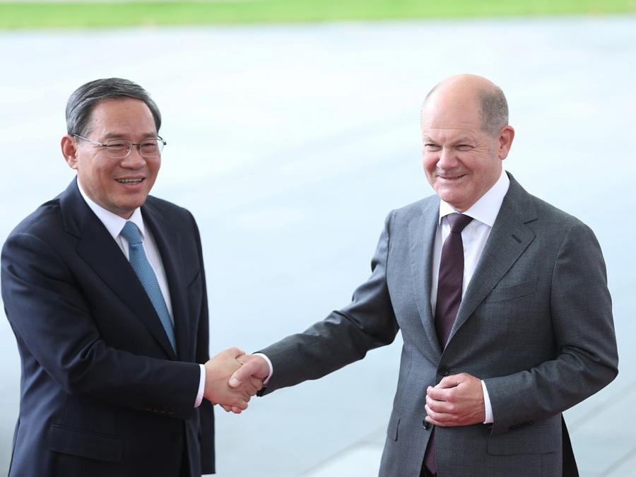 Chinas Regierungschef wirbt für engere Beziehungen zu Deutschland