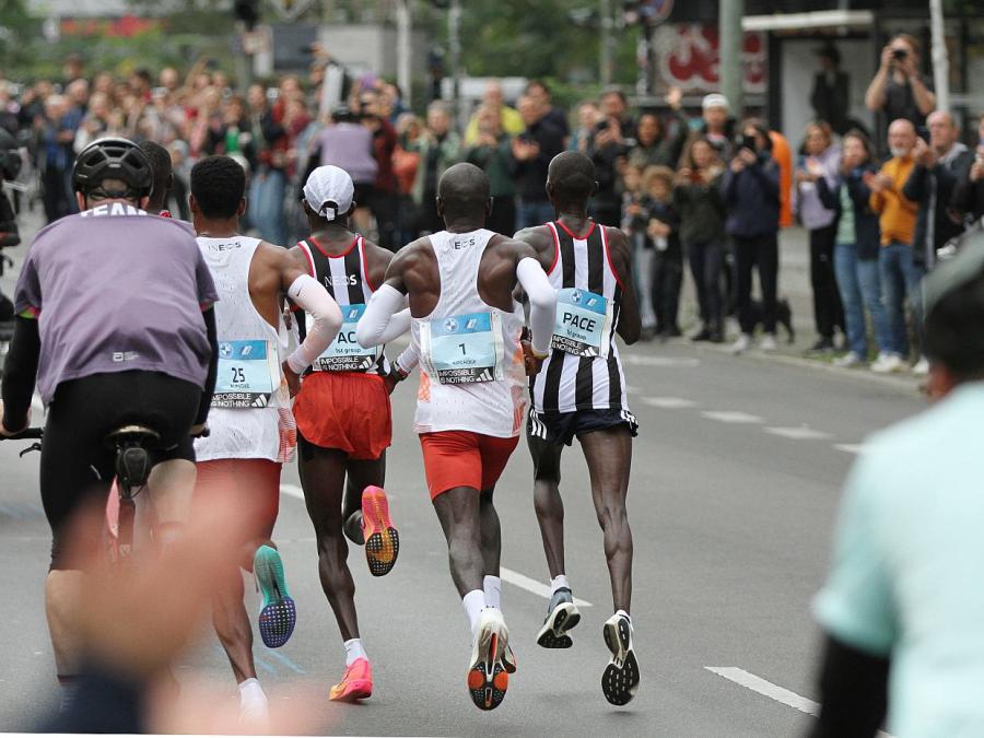 Letzte Generation stört Berlin-Marathon - Kipchoge gewinnt Rennen