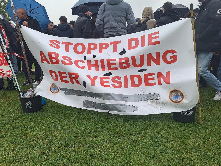 NRW-SPD will sofortigen Abschiebestopp für Jesiden erwirken