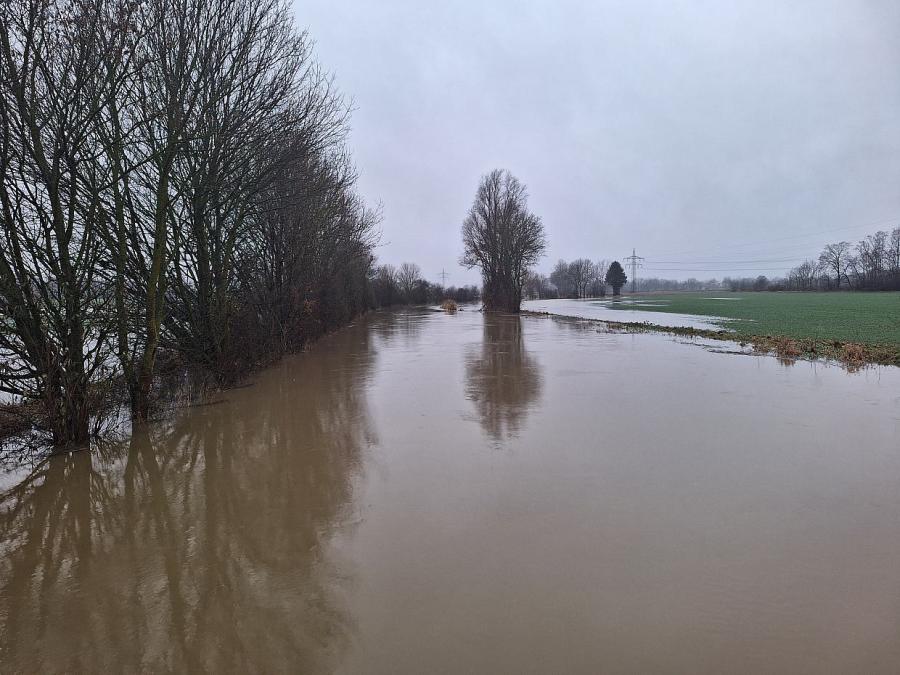Wetterdienst erwartet Unwetter-Ende am Dienstag - Hochwasser bleibt