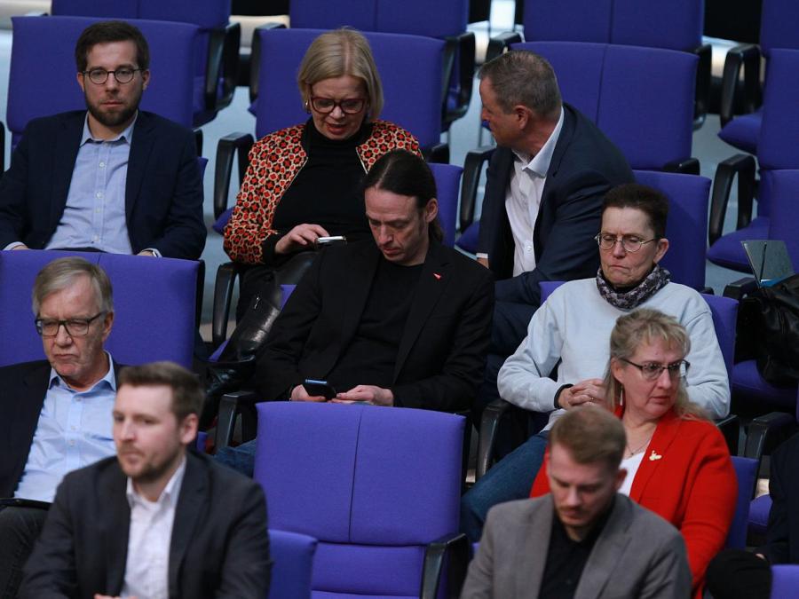 Kritik an geplanten Regelungen für neue Gruppen im Bundestag