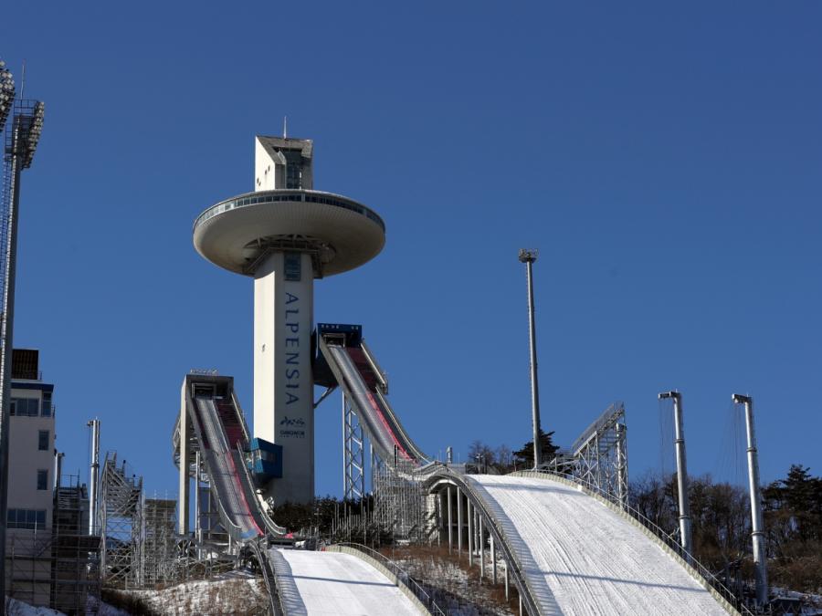 Skispringerin Althaus holt Silber bei Olympia
