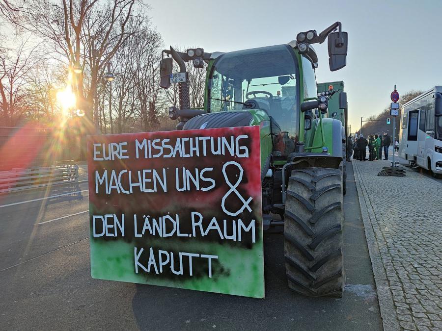 Özdemir fordert mehr Engagement der Bauernverbände gegen Radikale