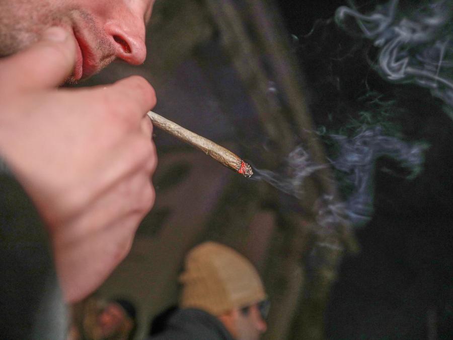 Deutsche Bahn verbietet Cannabis-Konsum in allen Bahnhöfen