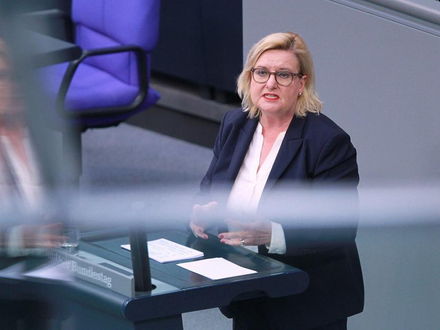 Wehrbeauftragte übt massive Kritik an Frauen-Mangel