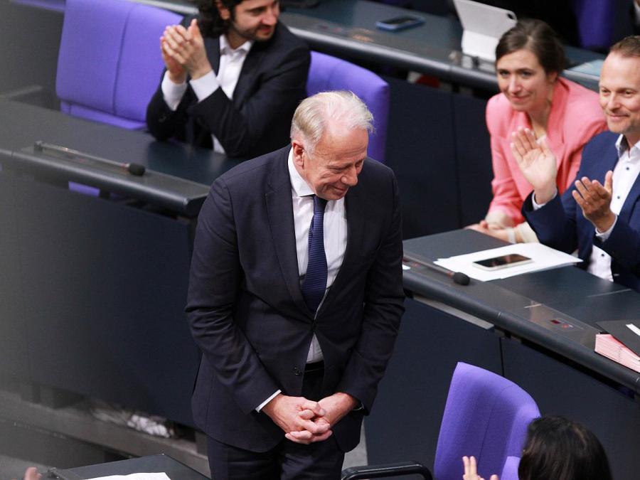 Trittin begründet Einladung von Angela Merkel zu seinem Abschied