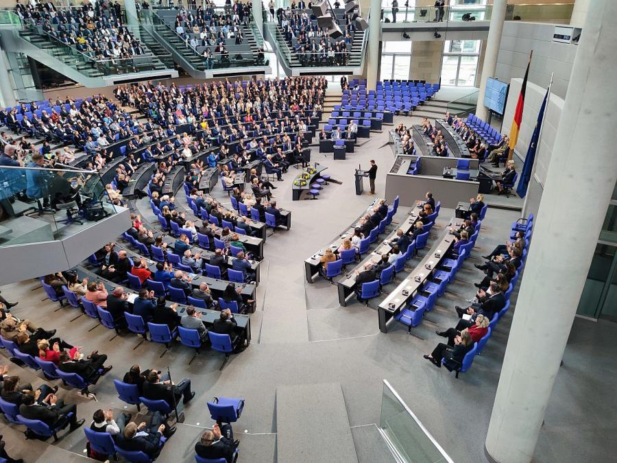 Selenskyj dankt im Bundestag für Hilfen - Aufregung um Boykott