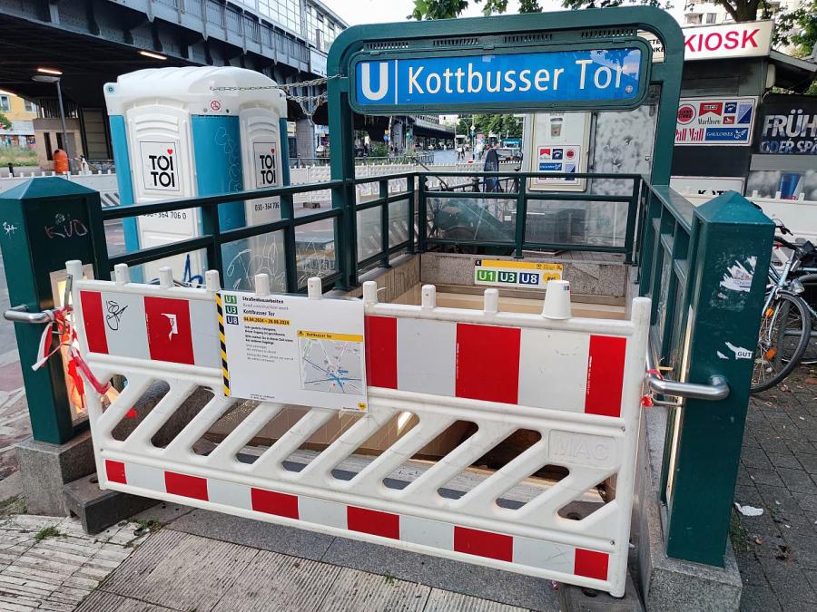 Toter in Berliner U-Bahnhof gefunden - Mordkommission ermittelt