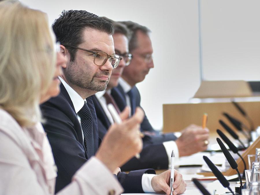 Buschmann dämpft Erwartung an Verfassungsgerichts-Schutzgesetz