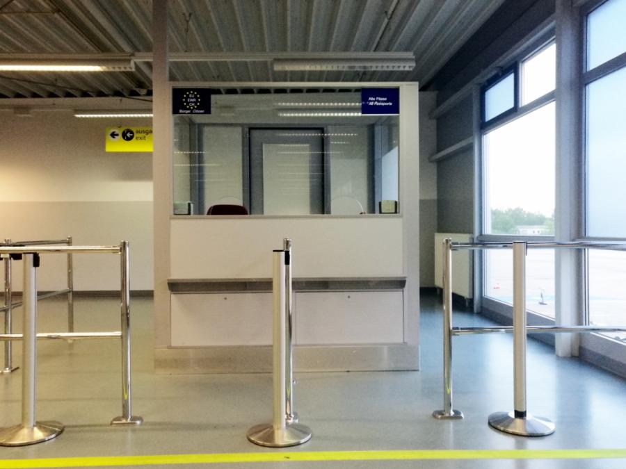Verkehrsminister kritisiert Flughafenbetreiber wegen Personalmangel