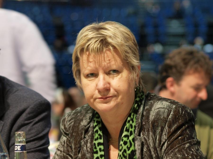 Löhrmann wegen Umfragewerten der Grünen in NRW besorgt