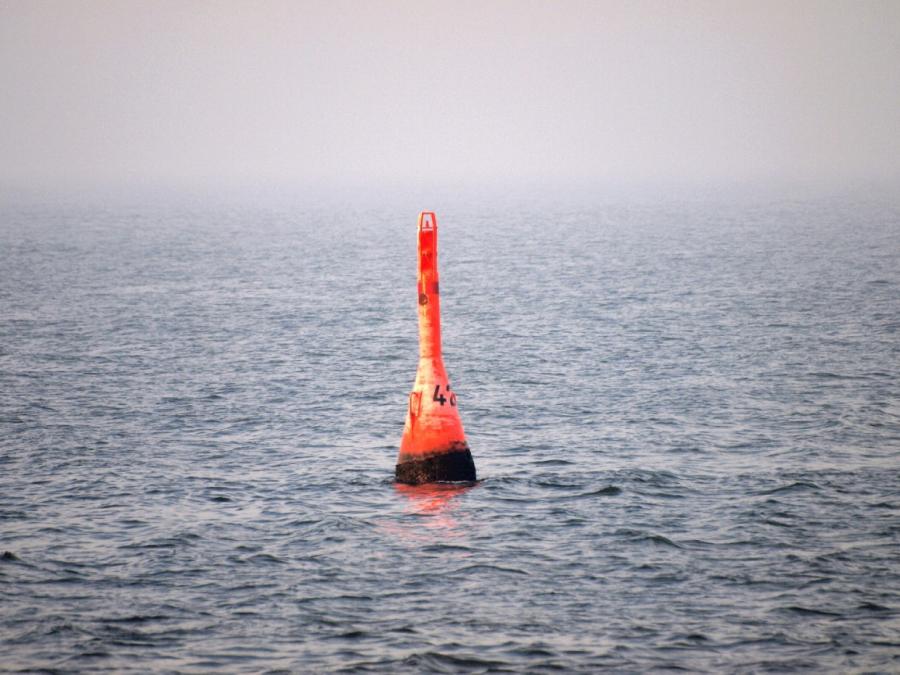 Segler des Volvo Ocean Race suchen nach Plastik im Meer
