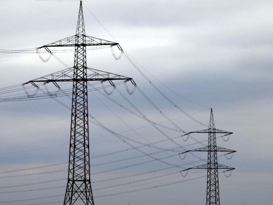 Wirtschaftsminister will Ausbau bestehender Stromleitungen