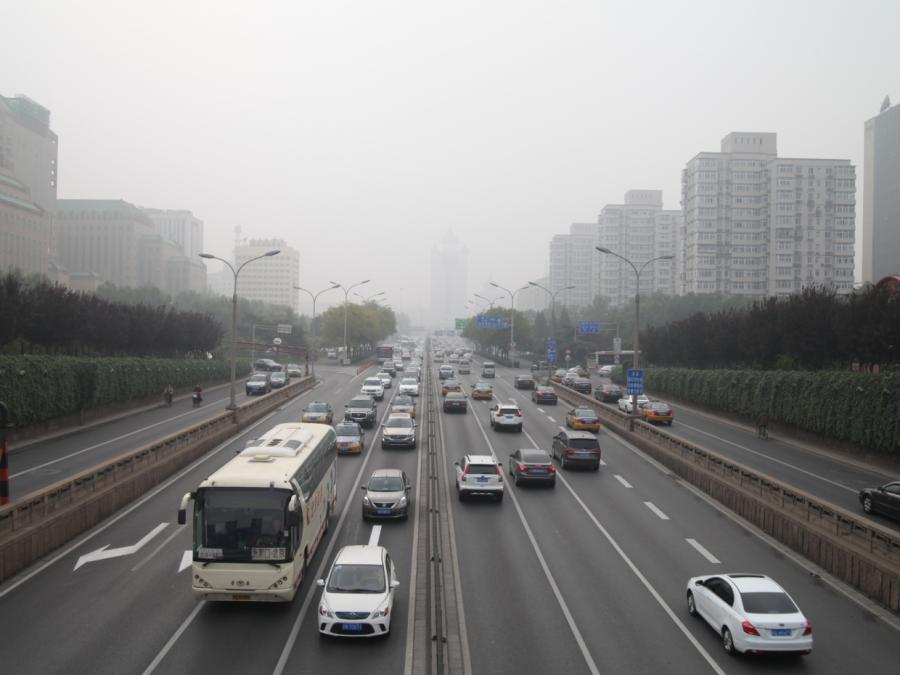 Automarkt in China bricht um fast die Hälfte ein