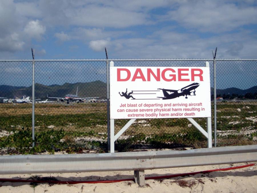 Erster Todesfall bei Zaunsurfen an berühmtem Karibik-Flughafen