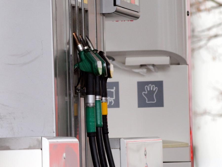 Benzinpreis steigt - Diesel günstiger