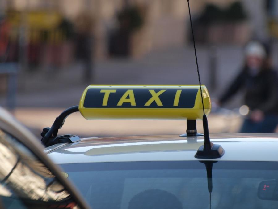 GroKo: Pflegebedürftige dürfen immer mit Taxi zum Arzt