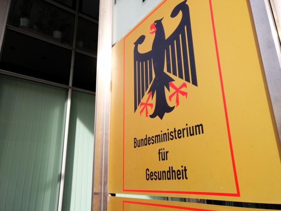 Lauterbach will Pflegebeiträge künftig ohne Bundestagsbeschluss