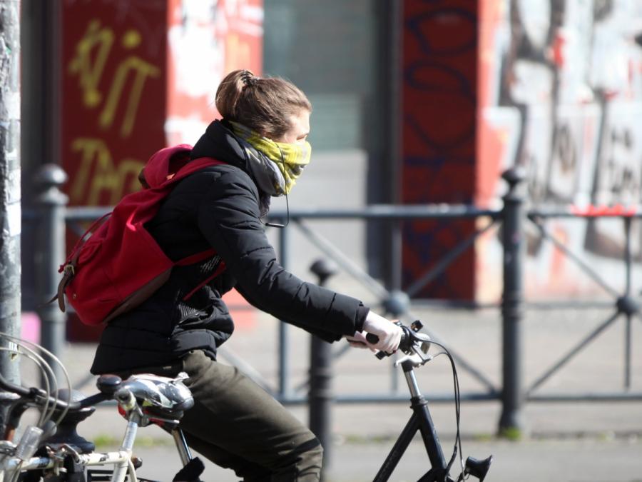 Saarland schenkt jedem Bürger fünf Einwegmasken