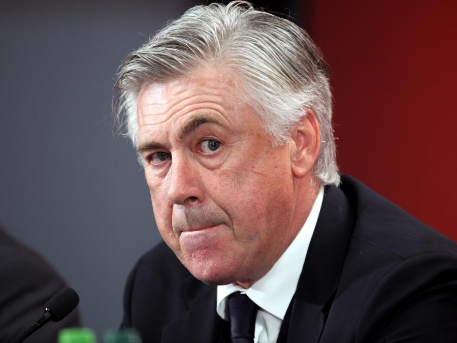 Ballack sieht Bayern-Trainer Ancelotti unter Zugzwang