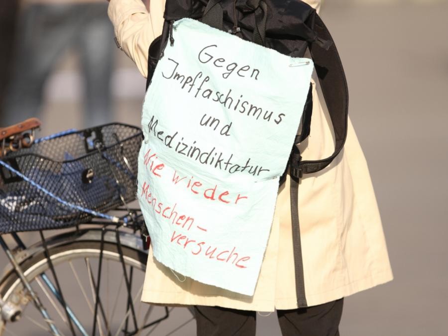 Brandenburger Verfassungsschutz fürchtet Eskalation bei Impfpflicht