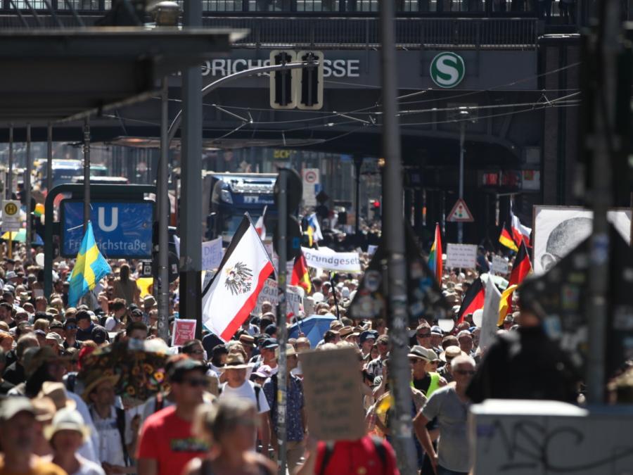 Bremen will bundesweites Verbot von Reichskriegsflaggen bei Demos