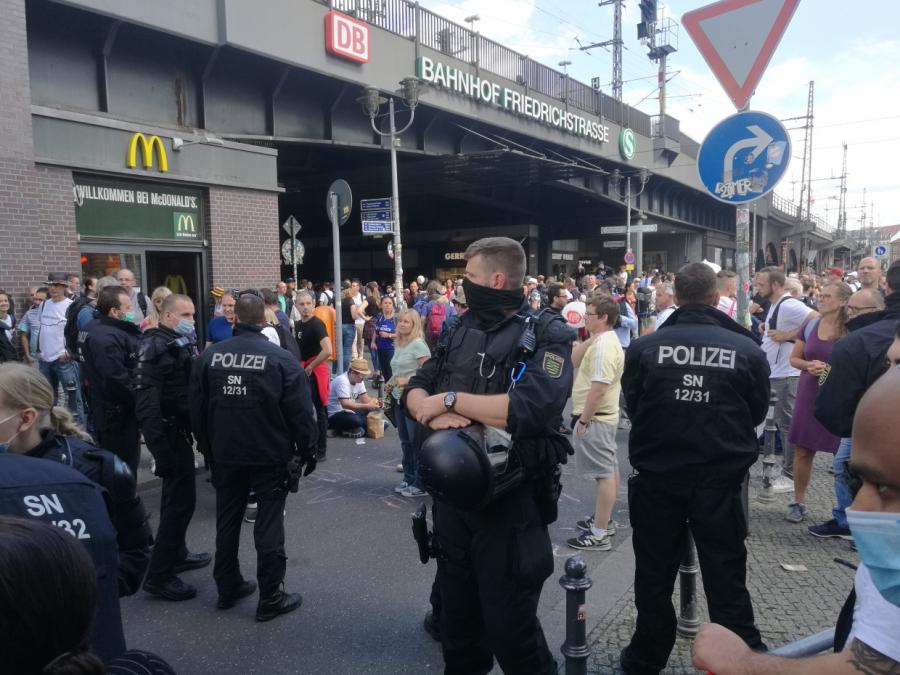 Corona-Demo in Berlin von Polizei offiziell beendet