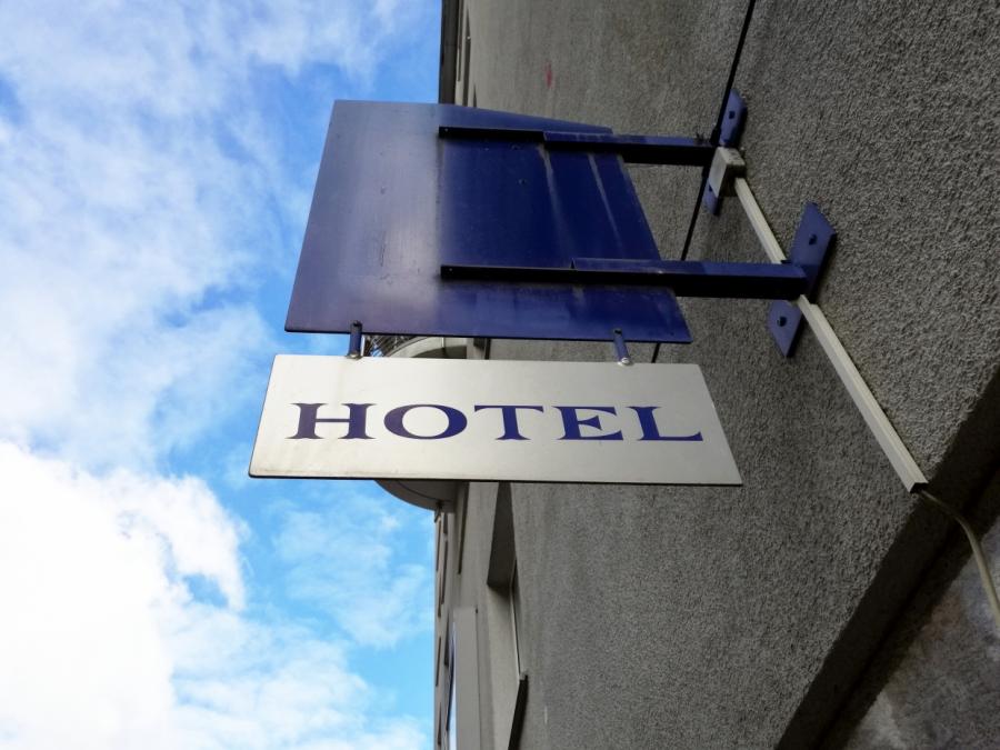Lambrecht: Öffnung von Hotels oder Restaurants für Geimpfte möglich