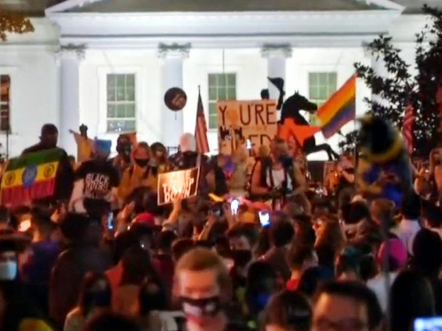 Zehntausende feiern Bidens Wahlsieg - Proteste vor dem Weißen Haus