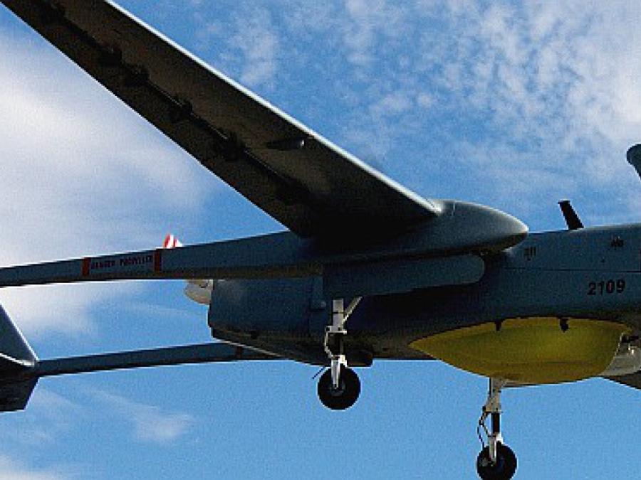 Koalitionsstreit um bewaffnete Drohnen - Röttgen attackiert Scholz